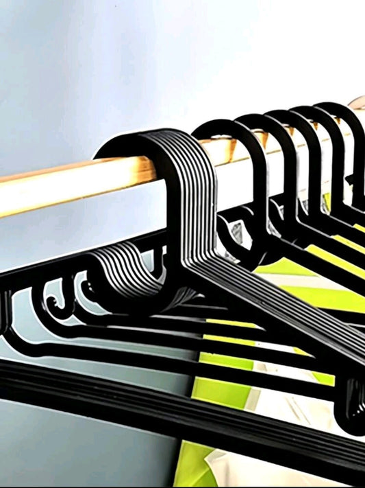Plastic Clothes Hangers Set